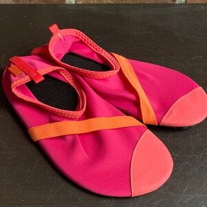 fitkicks Water Shoes Sz 6 Women’s